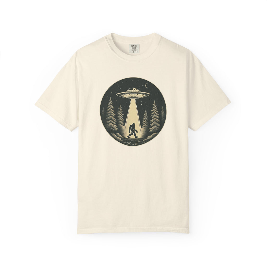 Vintage Bigfoot UFO Abduction Classic T-Shirt