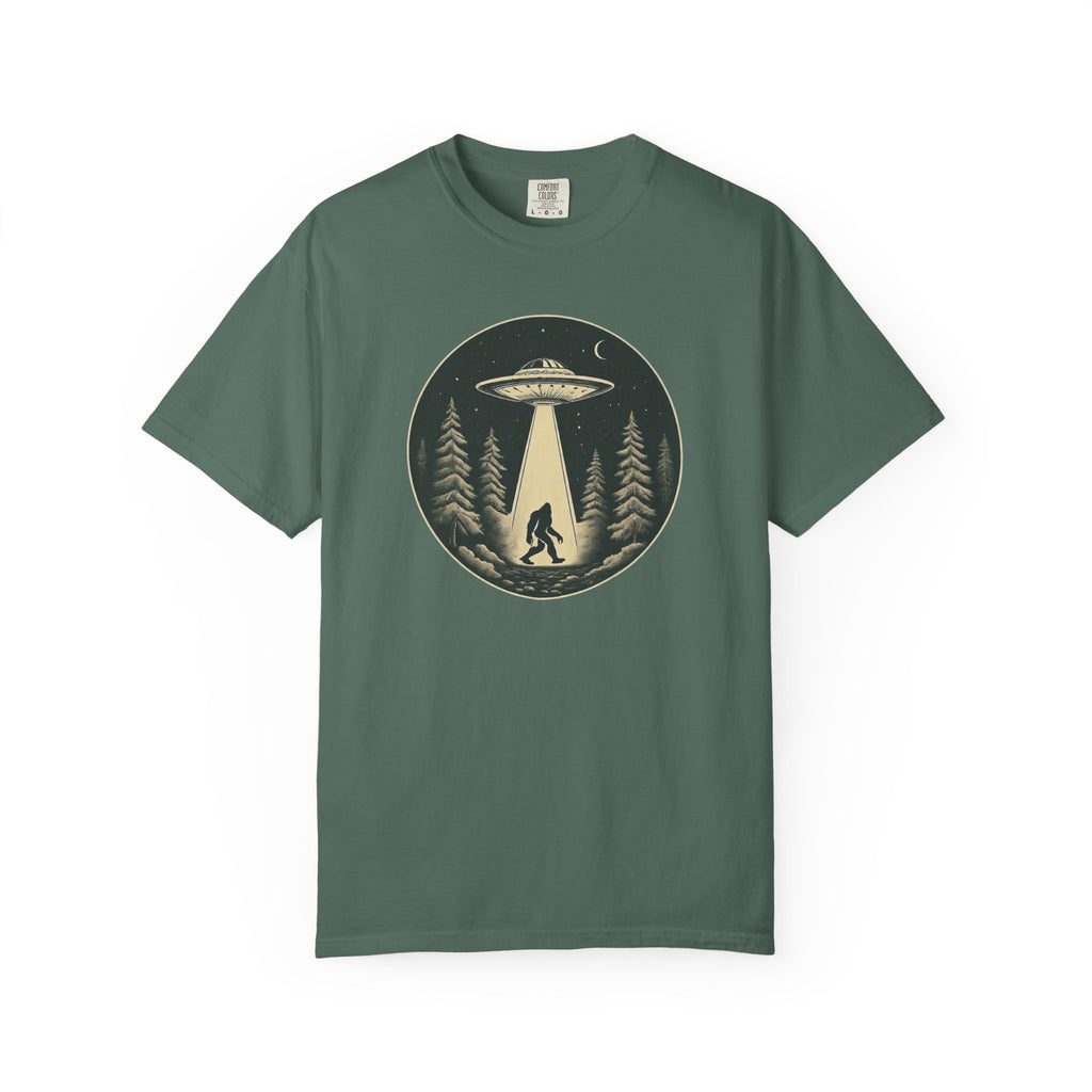 Vintage Bigfoot UFO Abduction Classic T-Shirt