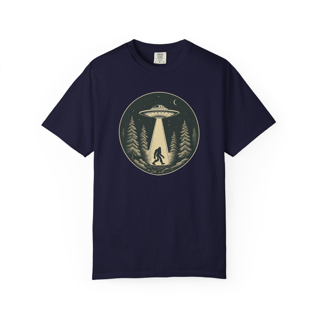 Vintage Bigfoot UFO Abduction Classic T-Shirt