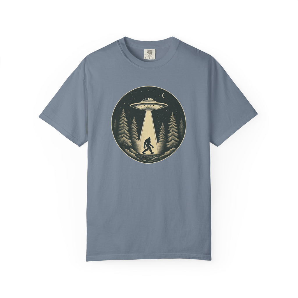 Vintage Bigfoot UFO Abduction Classic T-Shirt
